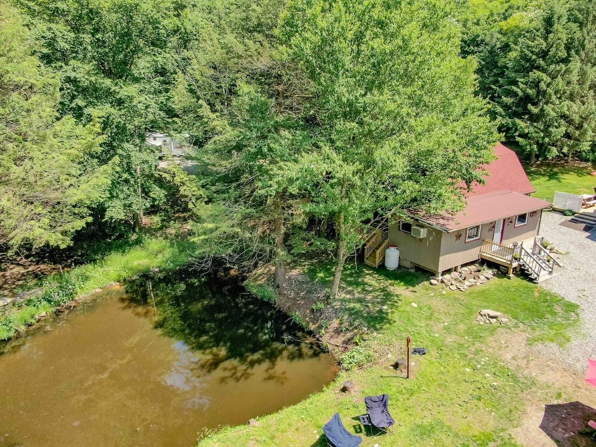 Drone shot of The Roscoe Cottage, RoscoeCabinPetFriendly